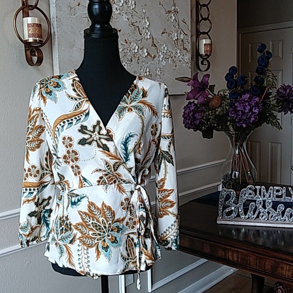 Floral Faux Wrap Blouse By Harvé Bernard. Size M - Picture 17 of 17
